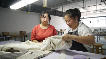 霍爾果斯 紡織服裝產(chǎn)業(yè)與日用品銷售雙輪驅(qū)動，打造區(qū)域經(jīng)濟新引擎